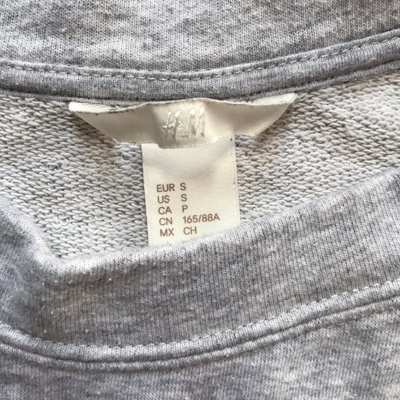 “Dreaming” gray H&M sweatshirt - Picture 2 of 3